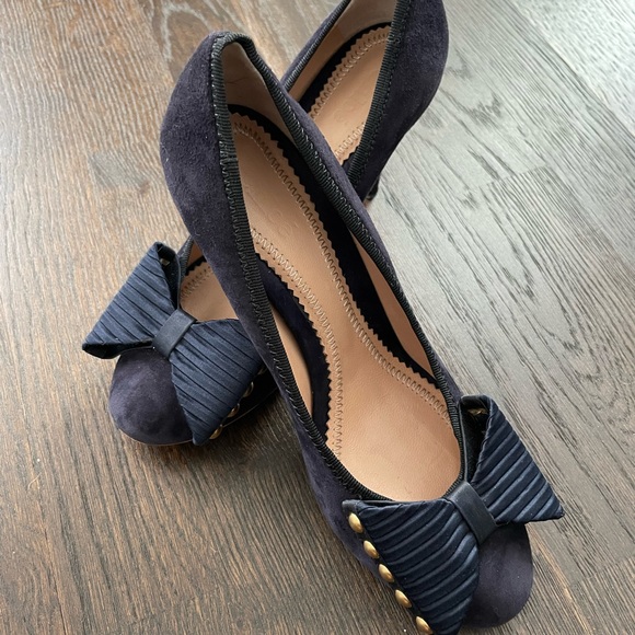 Beautiful Chloe navy suede heels - Picture 2 of 4